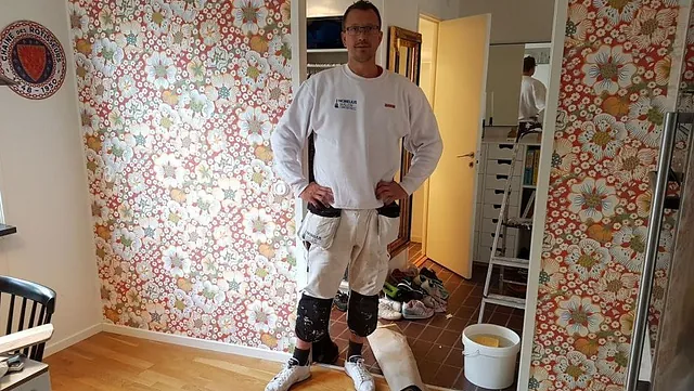 Målare står i köpet och erbjuder fast pris
